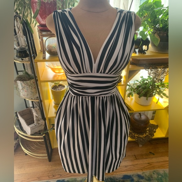 Betsey Johnson Black and White Fit and Flare Midi Dress - Picture 3 of 10